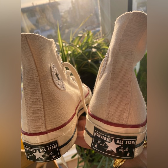 Converse women’s size 6 - Picture 3 of 6